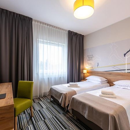 Hotel Maraton Szamotuły エクステリア 写真