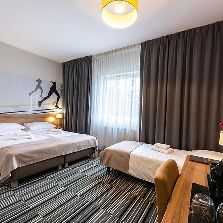 Hotel Maraton Szamotuły エクステリア 写真