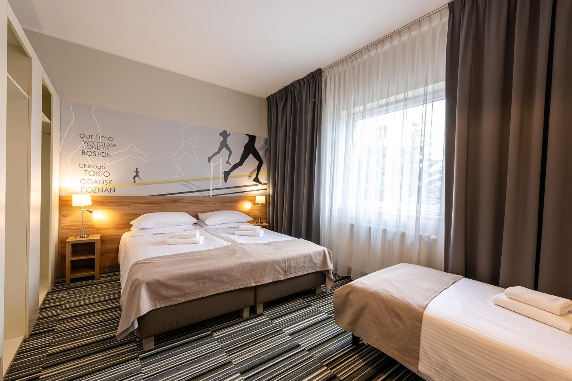 Hotel Maraton Szamotuły エクステリア 写真