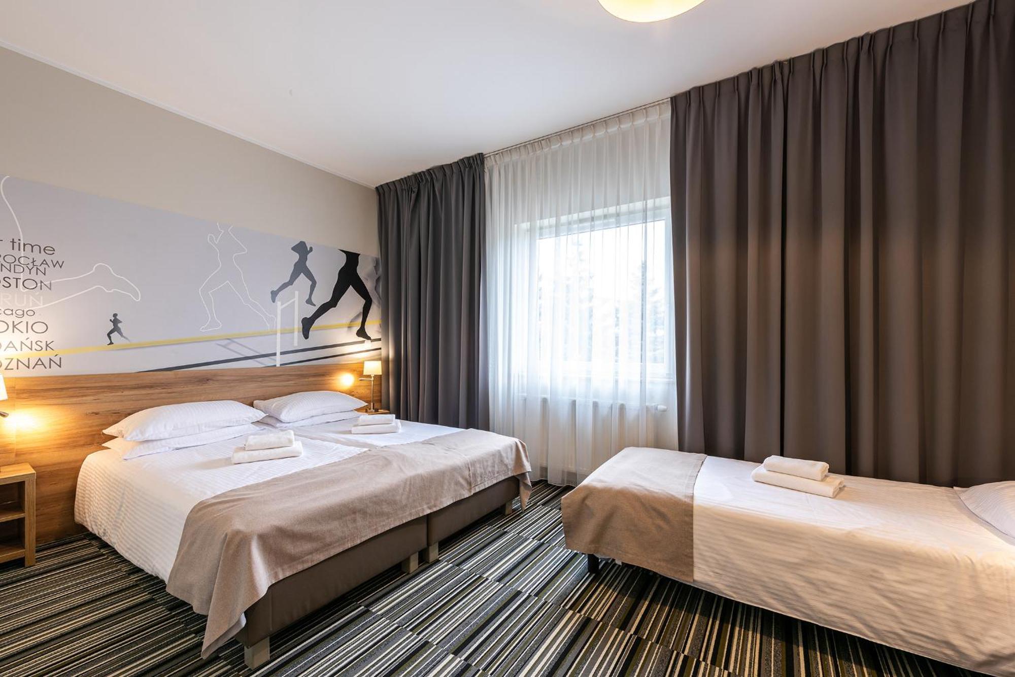 Hotel Maraton Szamotuły エクステリア 写真