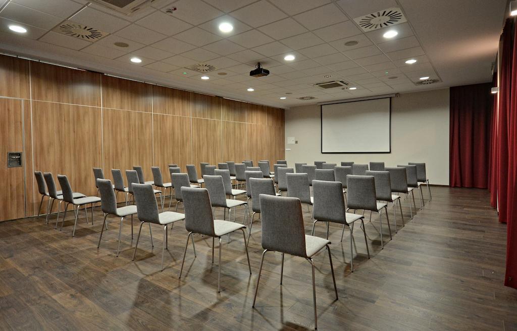 Hotel Maraton Szamotuły エクステリア 写真